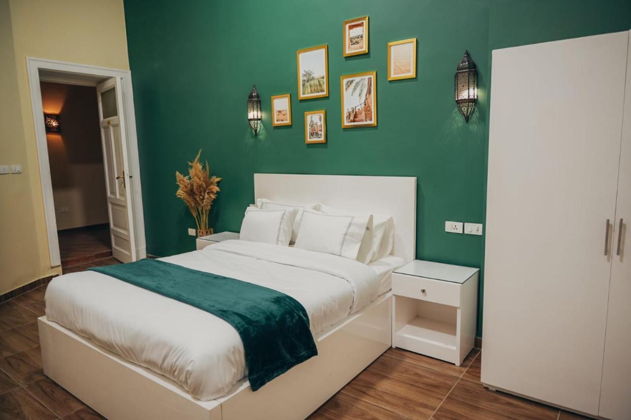 Хостел Hathor House *