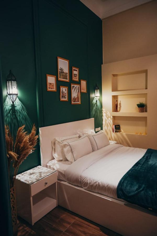 Hathor House Хостел *