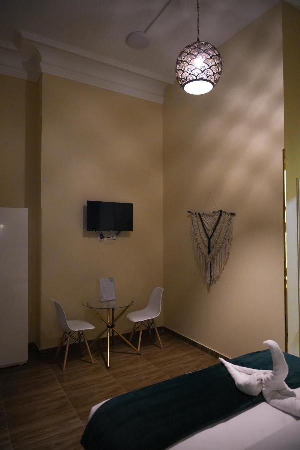 Hostal Hathor House *