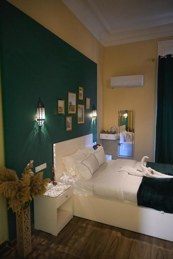 Hathor House Хостел *
