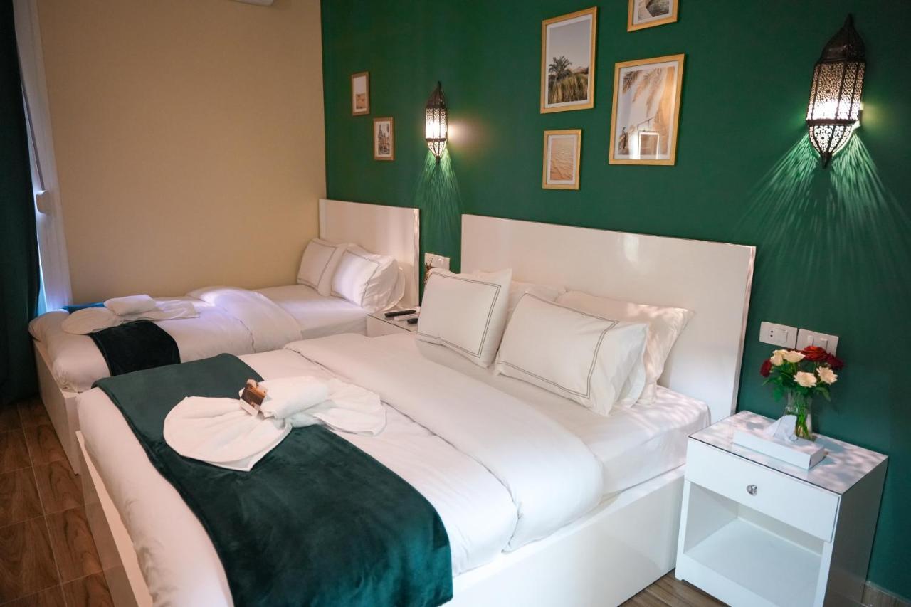 Hathor House Хостел