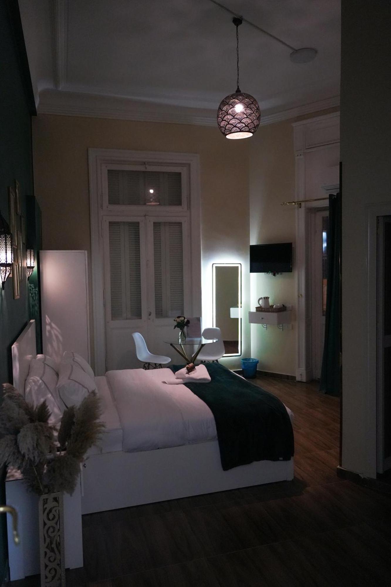 Hathor House Хостел