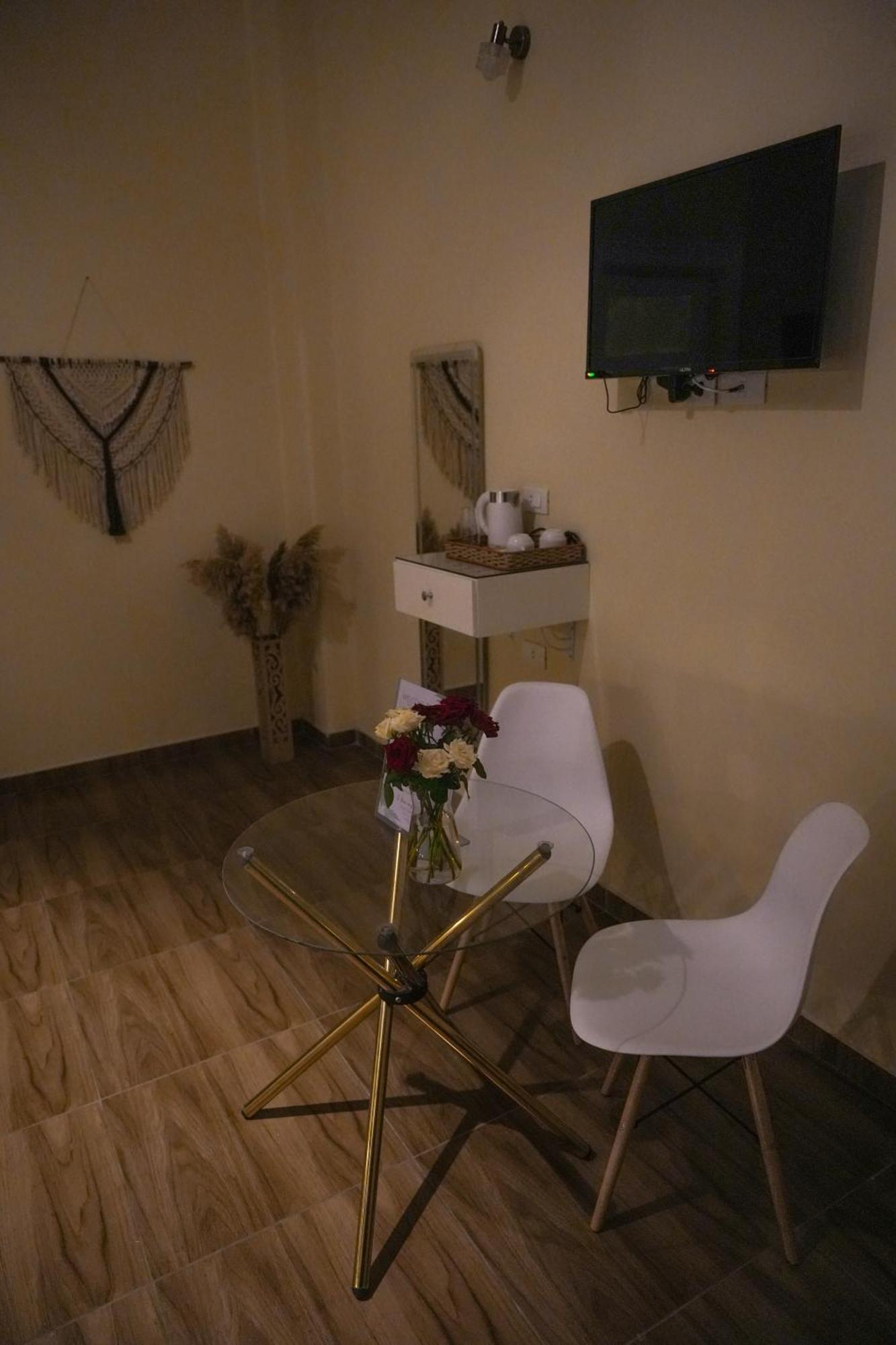 Hostal Hathor House *