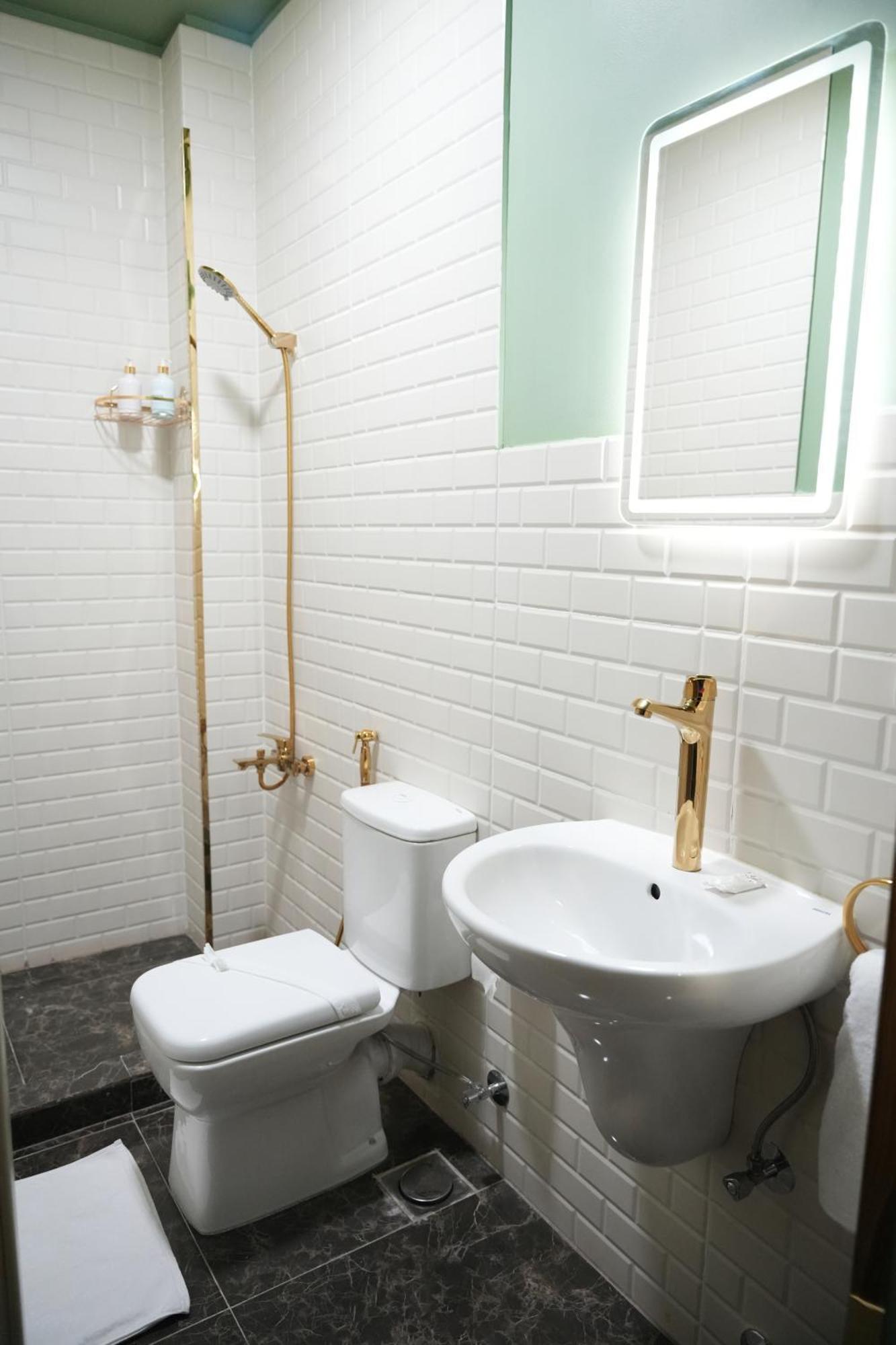 Hathor House Hostel *